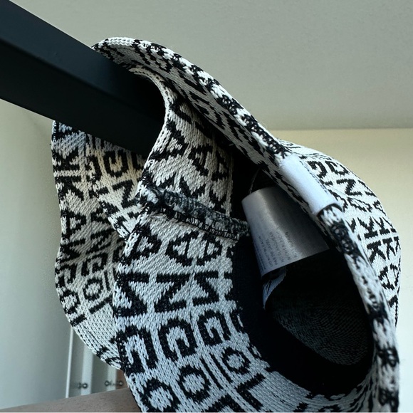 Bucket Hat - Picture 4 of 6